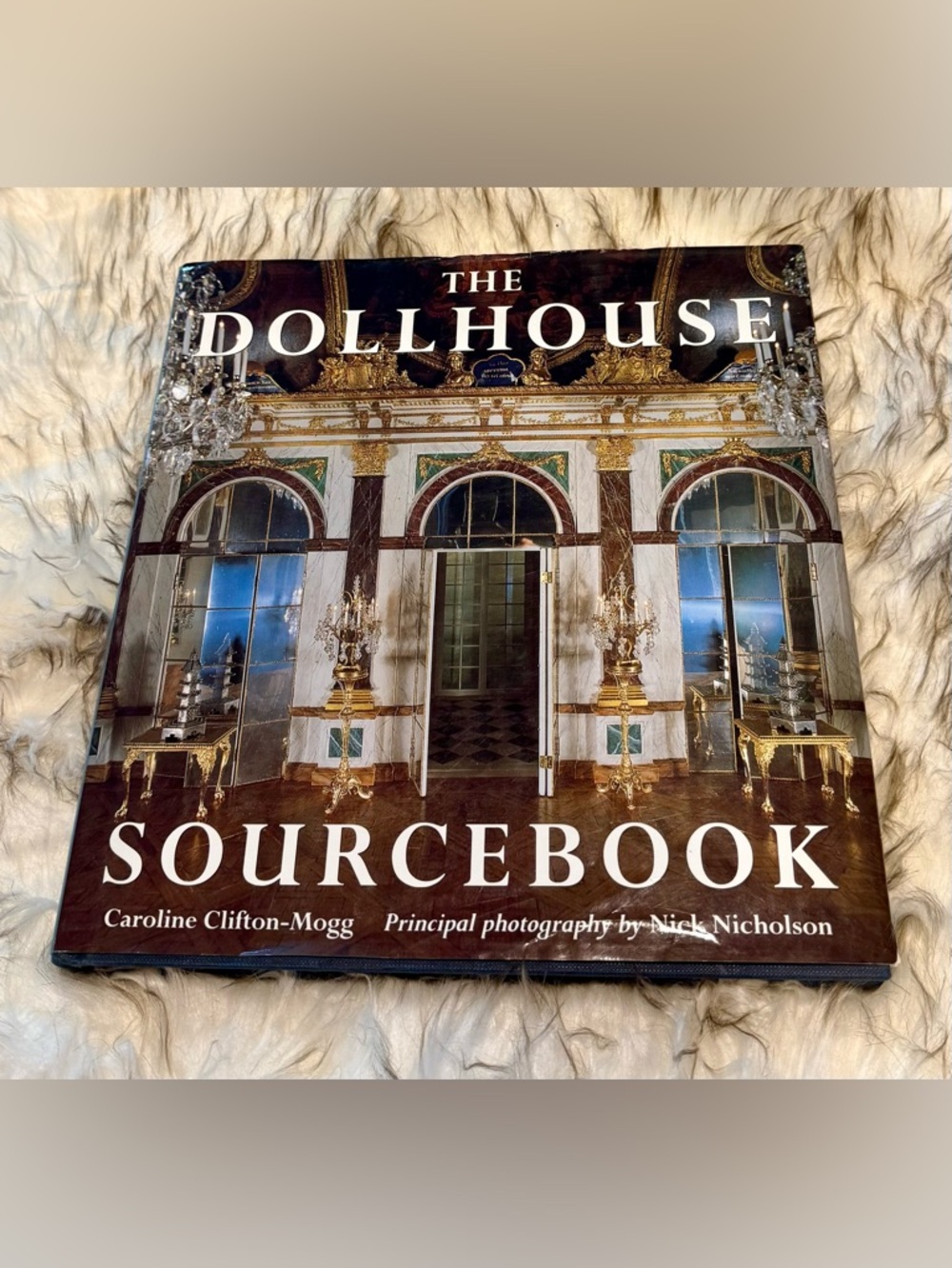 Vintage 1993 The Dollhouse Sourcebook Hardcover Book Caroline Clifton-Mogg - Picture 2 of 11